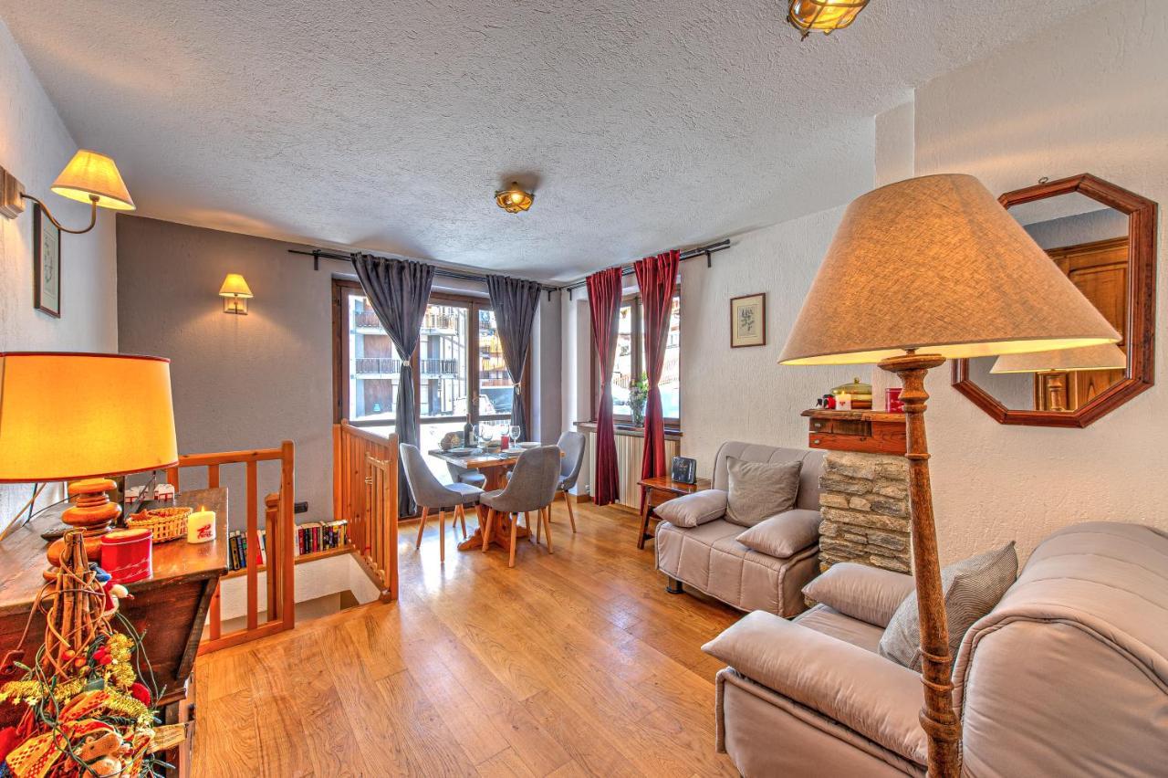 クールマイユールCasa Julie - Accogliente Rifugio Nella Quiete - Cour 0157アパートメント エクステリア 写真