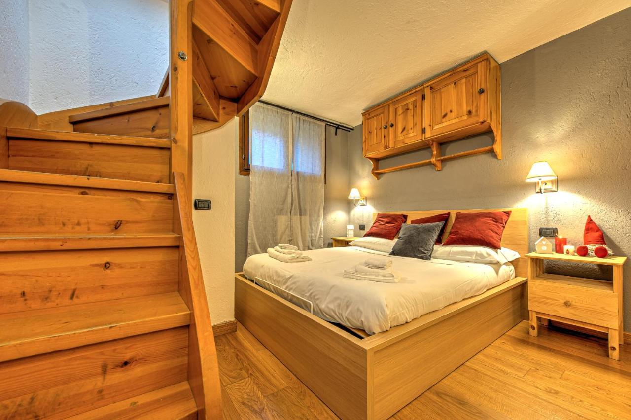 クールマイユールCasa Julie - Accogliente Rifugio Nella Quiete - Cour 0157アパートメント エクステリア 写真
