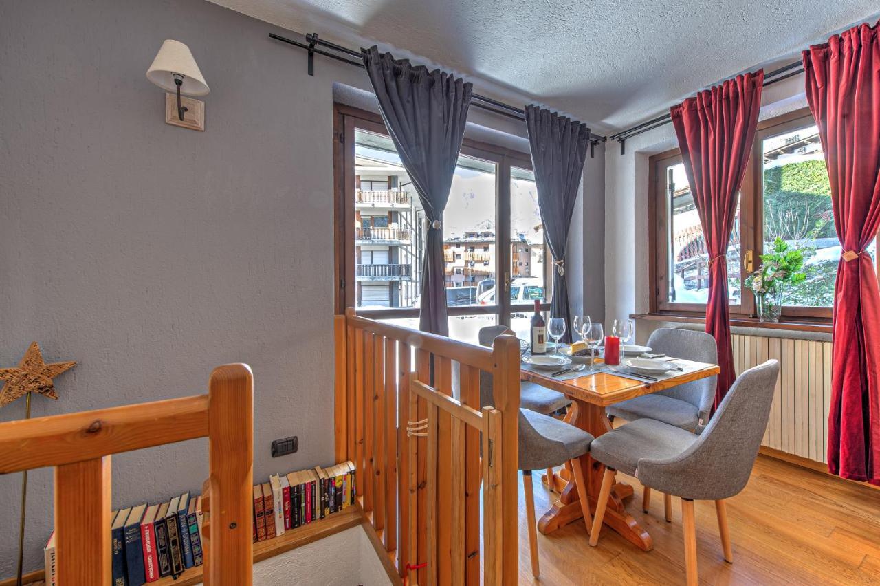 クールマイユールCasa Julie - Accogliente Rifugio Nella Quiete - Cour 0157アパートメント エクステリア 写真