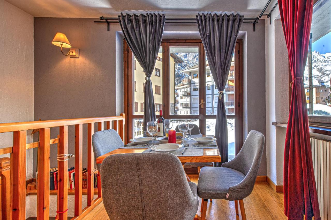 クールマイユールCasa Julie - Accogliente Rifugio Nella Quiete - Cour 0157アパートメント エクステリア 写真