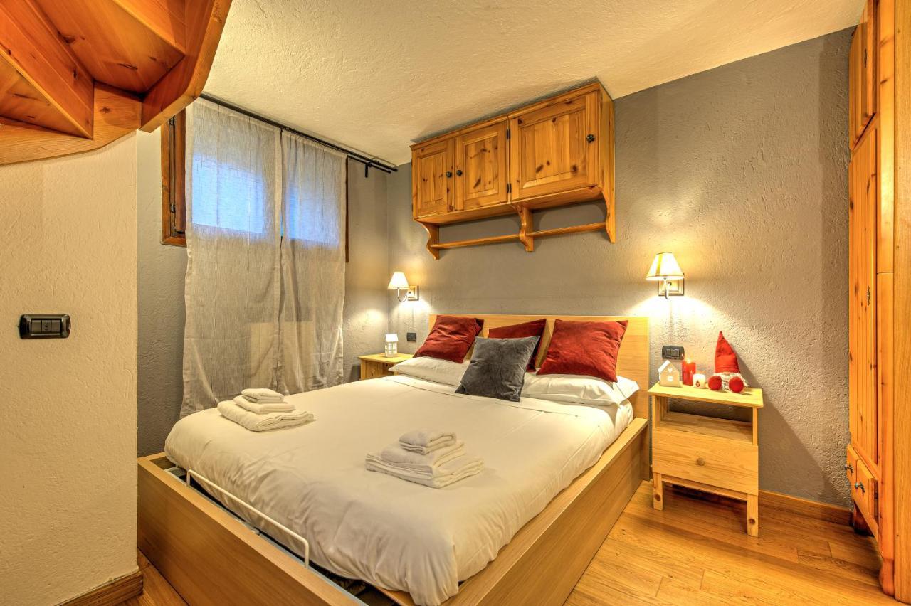 クールマイユールCasa Julie - Accogliente Rifugio Nella Quiete - Cour 0157アパートメント エクステリア 写真