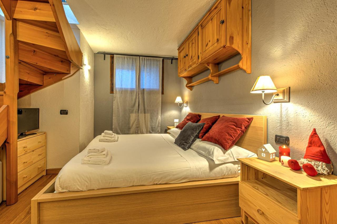 クールマイユールCasa Julie - Accogliente Rifugio Nella Quiete - Cour 0157アパートメント エクステリア 写真