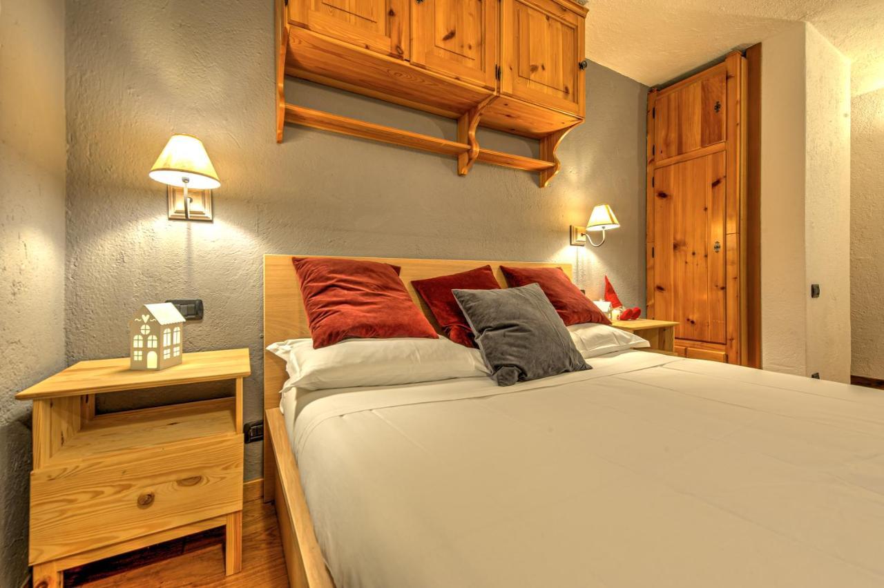 クールマイユールCasa Julie - Accogliente Rifugio Nella Quiete - Cour 0157アパートメント エクステリア 写真