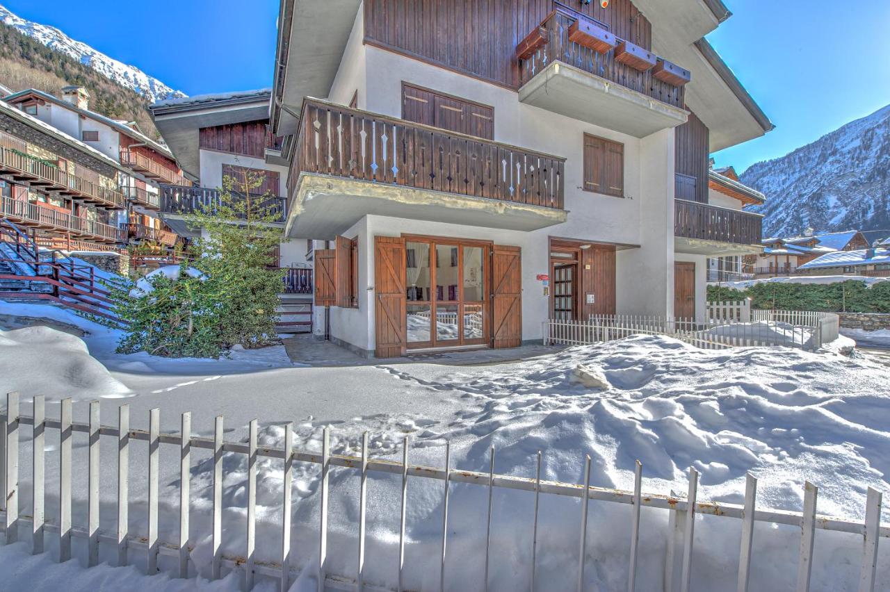 クールマイユールCasa Julie - Accogliente Rifugio Nella Quiete - Cour 0157アパートメント エクステリア 写真